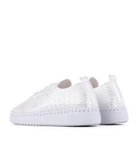 Viola white mircolight sneakers for women - Yumas Footwear.